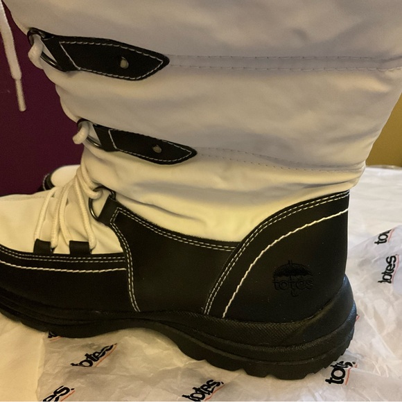 Totes White and Black Winter Boots - Picture 7 of 11